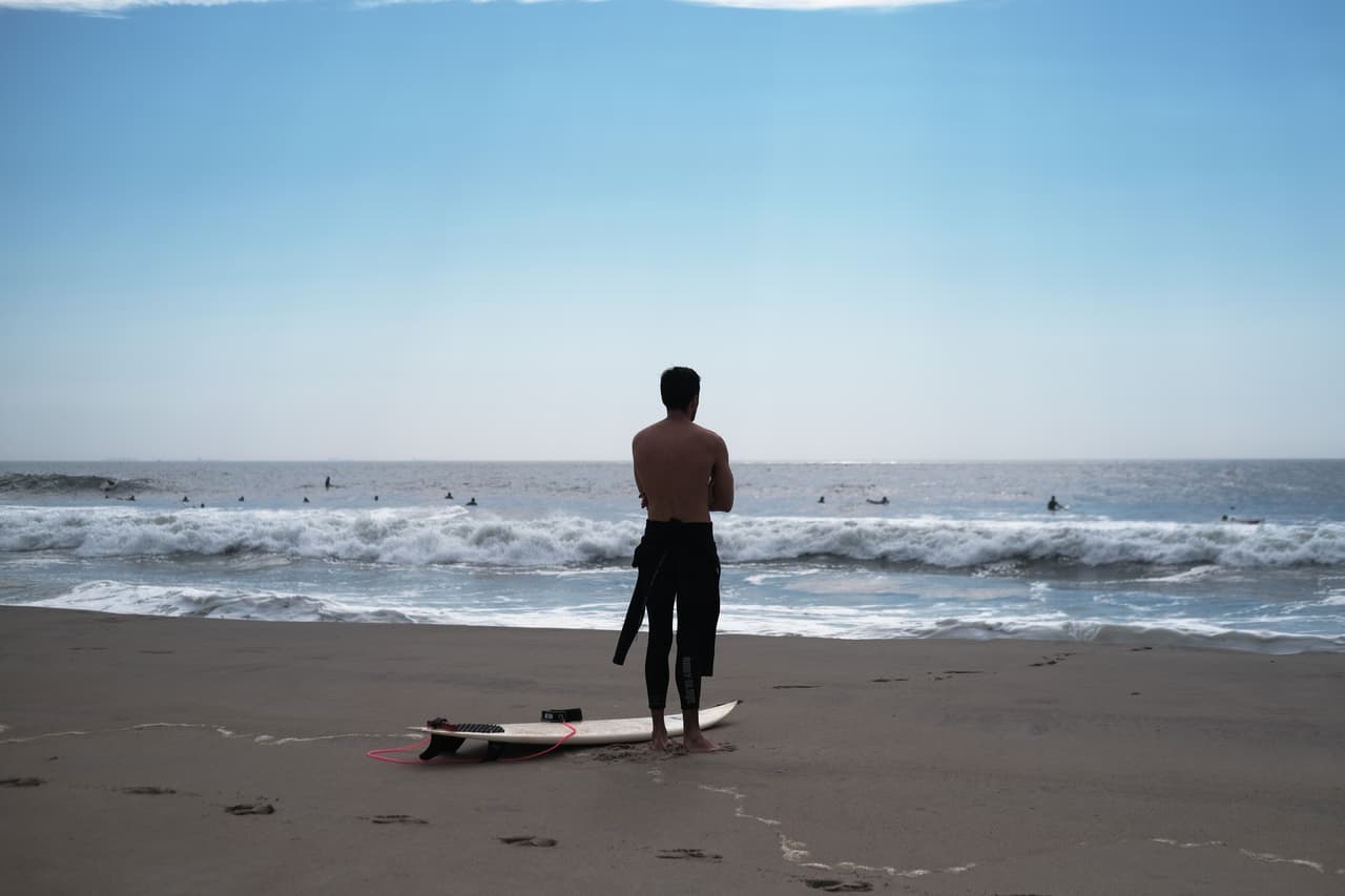 Para mantenerse seguro mientras disfruta de las playas, piscinas y ríos, siga estos consejos: