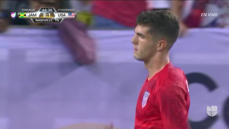 Tiro desviado de Christian Pulisic