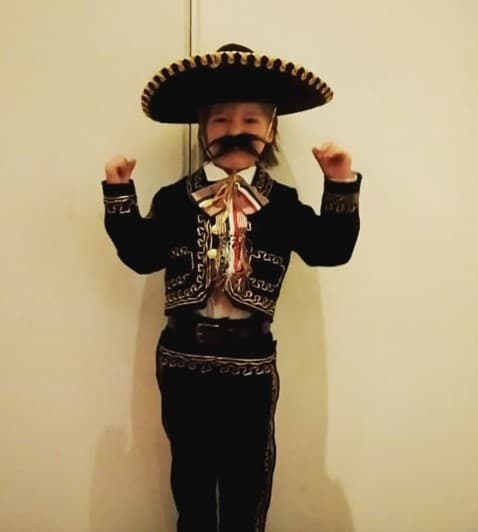 Galilea nos presume el outfit de su pequeño angelito para gritar ¡Viva México!