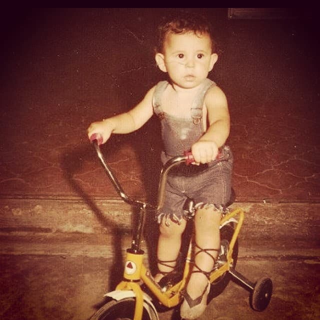 Una prueba recolectada de la basura a través de un detective, le daría la seguridad al joven de poder demandar al artista.
<br>