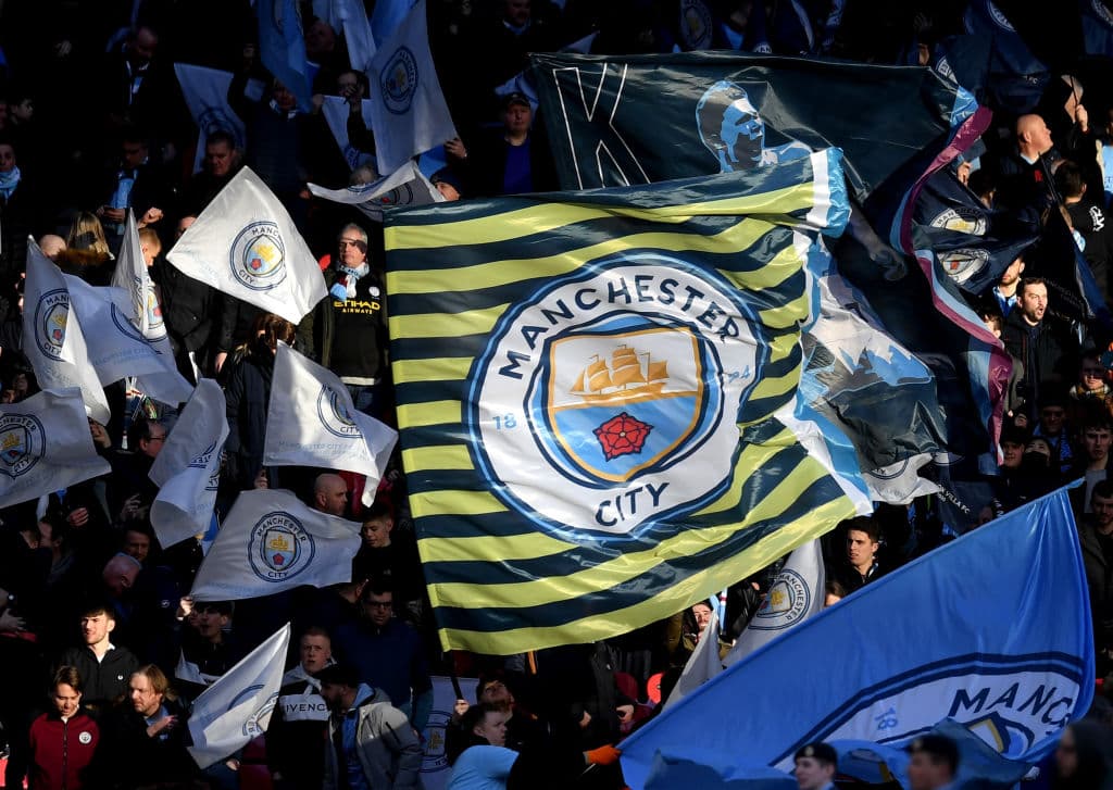La afición del City disfruta del encuentro en las gradas del Wembley Stadium, alientan y ponen el color en las gradas.