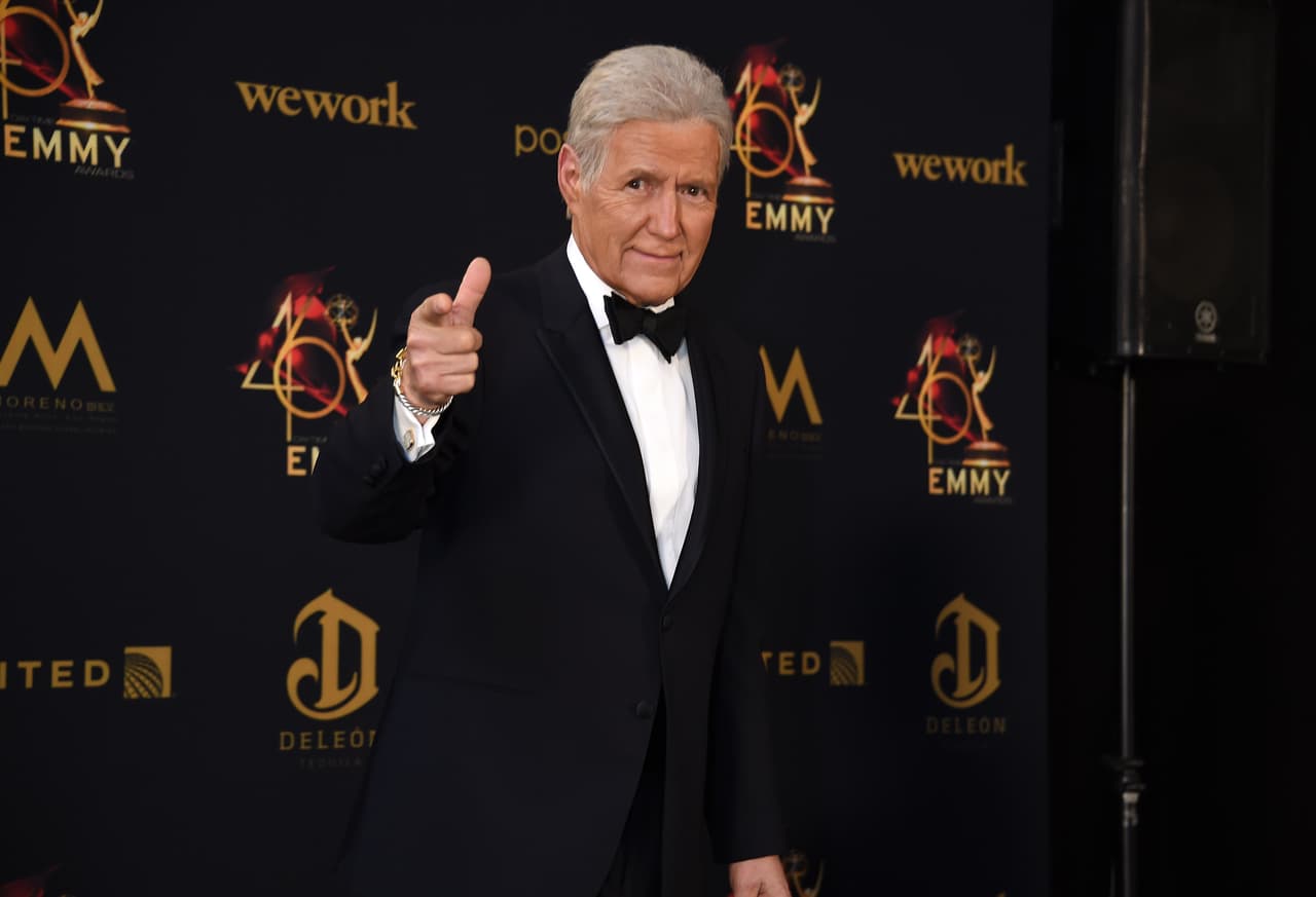 Alex Trebek, el legendario presentador del programa Jeopardy!, falleció este 8 de noviembre de 2020 a los 80 años.