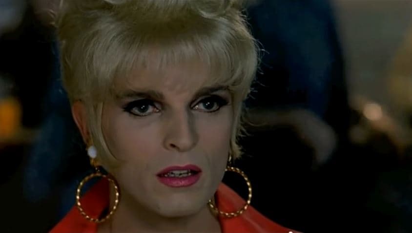 Gael García no es el único actor que le ha dado vida a una mujer en un filme de Almodóvar. Años atrás, 
<b>Miguel Bosé</b> ya lo había hecho.