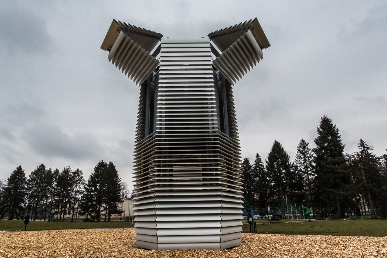 El humo y la contaminación amenazan con hacer que nuestras ciudades se conviertan espacios insalubres e inhabitables. El proyecto
<i>Smog Free Tower</i> es una propuesta del diseñador holandés
<a href="https://www.studioroosegaarde.net/projects/#smog-free-project" target="_blank">Daan Roosegaarde </a>para luchar contra este problema.
