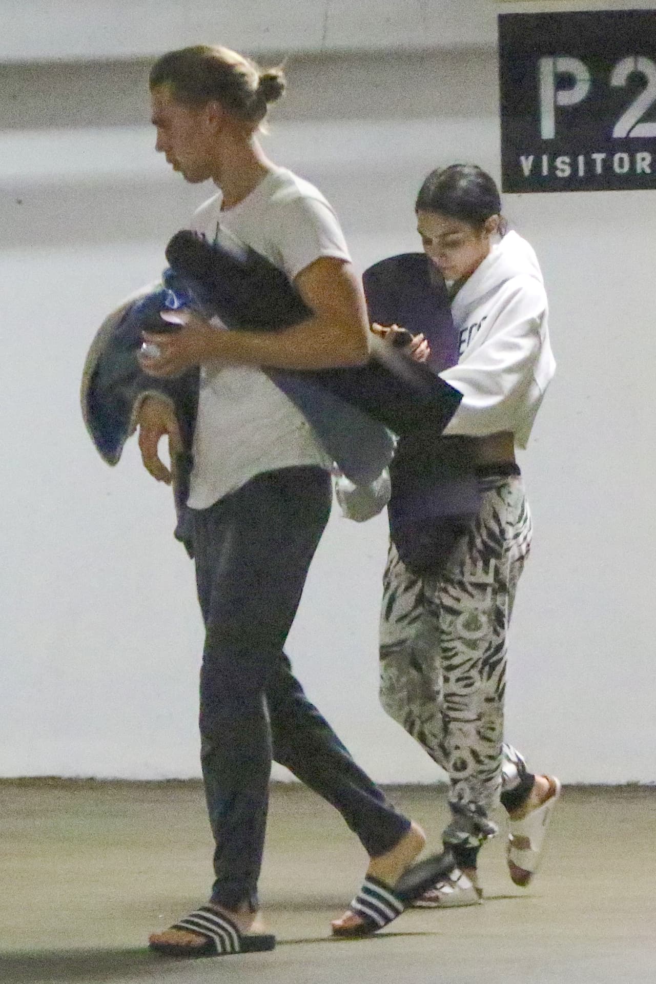 Austin Butler se ha mantenido al lado de Vanessa todo el tiempo.