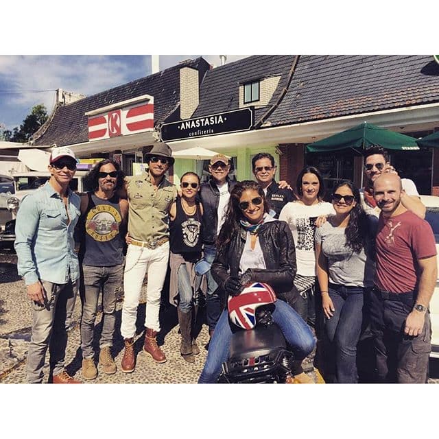 El fin de semana se dio un espacio para disfrutar un paseo en motocicleta con todos sus amigos. Vimos a Angelique Boyer, Manuel Landeta, Imanol y Erik Rubín.