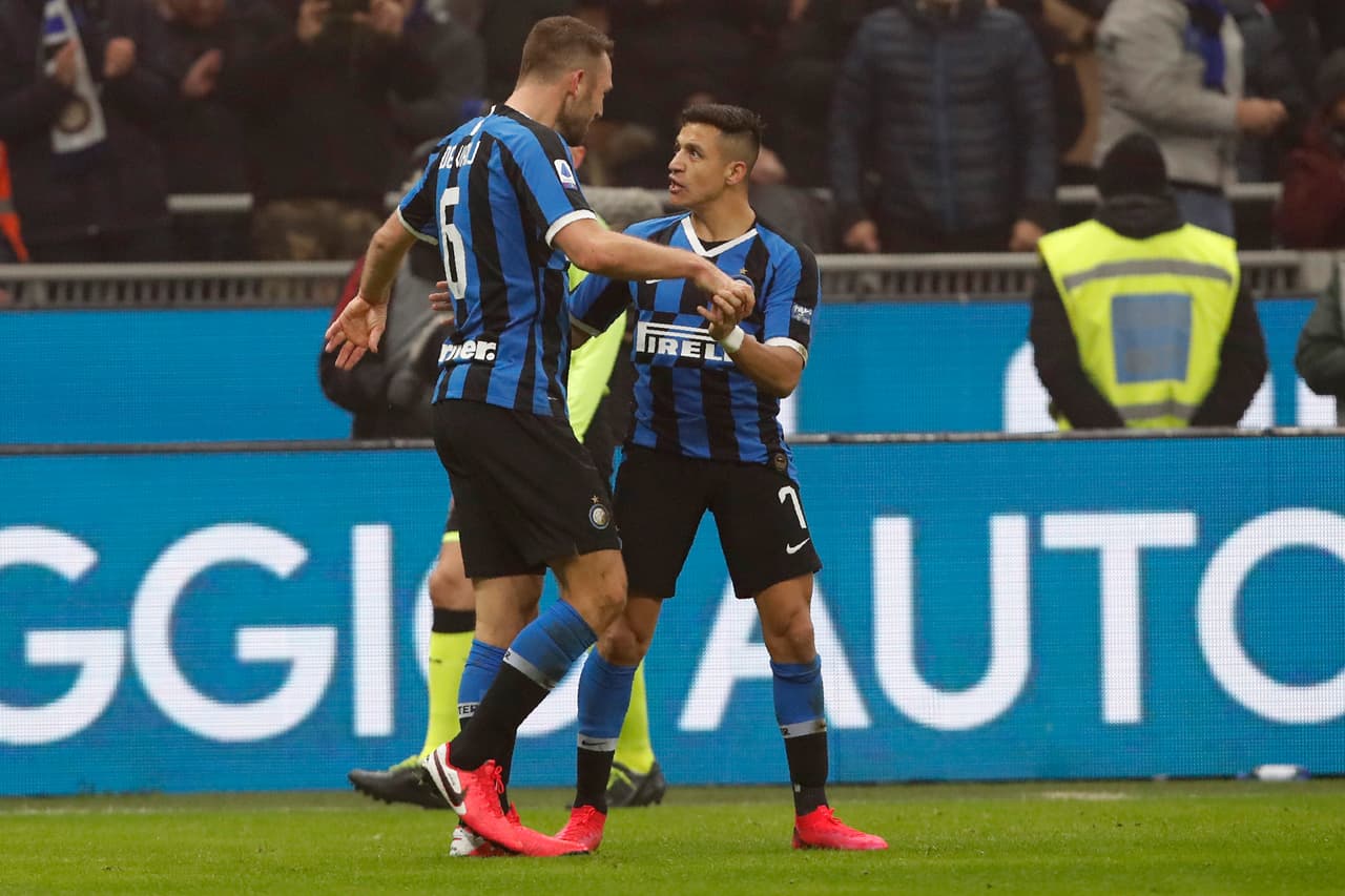 Inter se impone al Milan tras un partidazo. Cuatro goles a dos marcaron la diferencia en este derby. Zlatan y Rebic anotan por parte del Milan, mientras que por parte del Inter anotaron Brozovic, Vecino, Stefan de Vrij y Lukaku al último minuto.