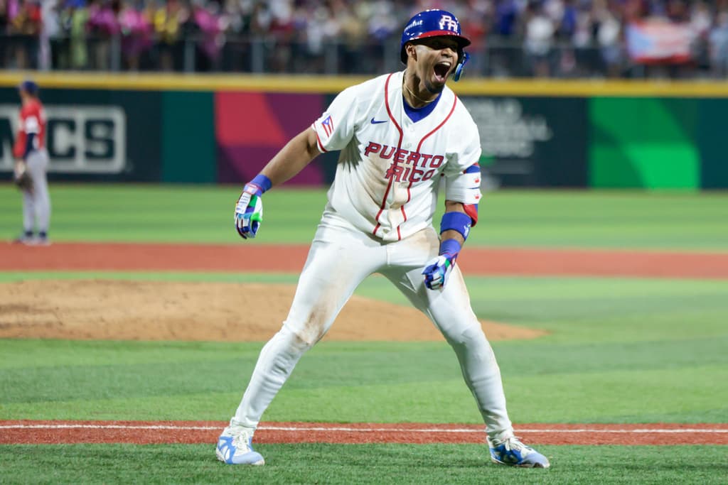 Fue en la entrada 10 que Darell Hernaiz bateó un jonrón, sacando la bola del parque. En conferencia de prensa después del partido, el pelotero expresó: 
<b>"Me siento bien bendecido</b>. No soy un bateador así de sacarla, yo nada más doy hits y corro las bases, pero pues, 
<b>eso fue lo que quiso Dios hoy y yo na' más hice 'swing' y Dios hizo el resto</b>".