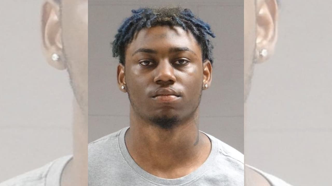 Lo arrestan por intentar robar un carro a dos adolescentes y golpear a uno con la pistola