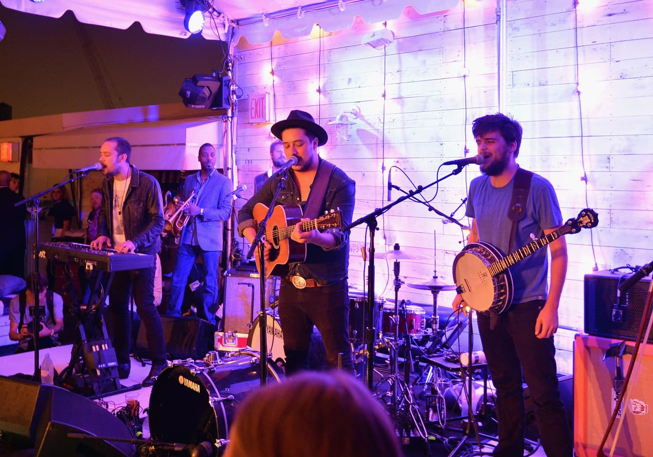 Y cerrando el top 10, se encuentra la banda Mumford and Sons.