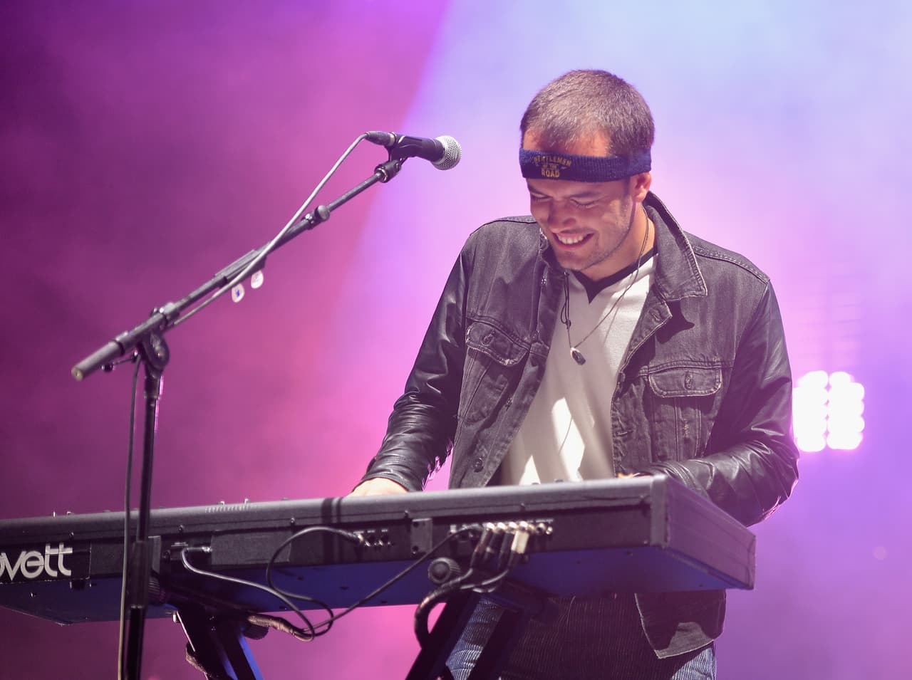 Y Ben Lovett - gracias a sus ganancias conjuntas de 12,45 millones de libras (18,8 millones de dólares).