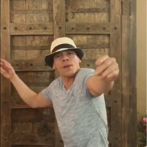 En el vídeo que presenta la ex Miss Universo, ella aparece bailando de forma sexy al ritmo de uno de los hits musicales de Vico C, "Bomba para afincar".