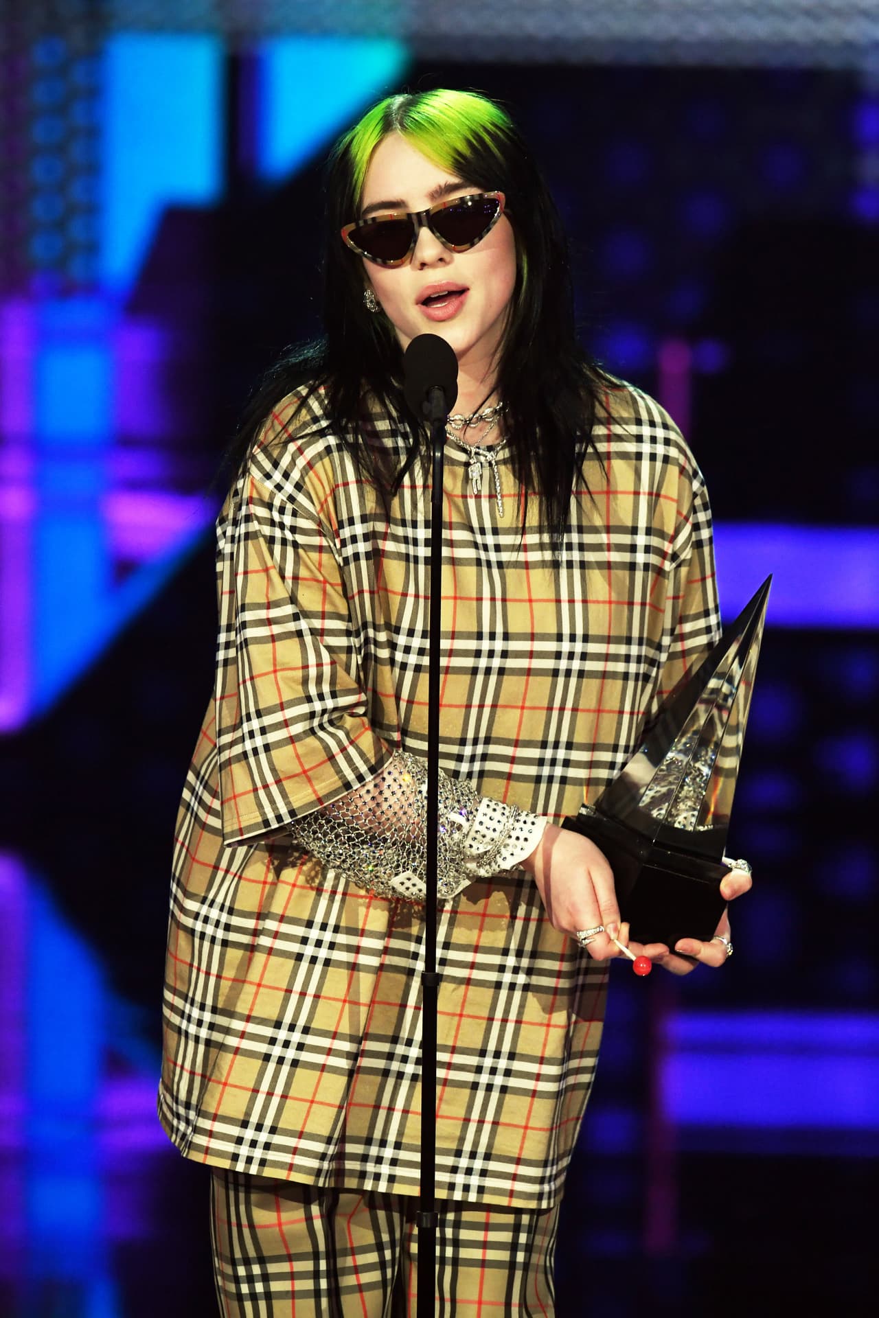 Dentro de este material discográfico, se incluye su sencillo 'Bad guy', el cual fue número uno del Billboard Hot 100.
<br>