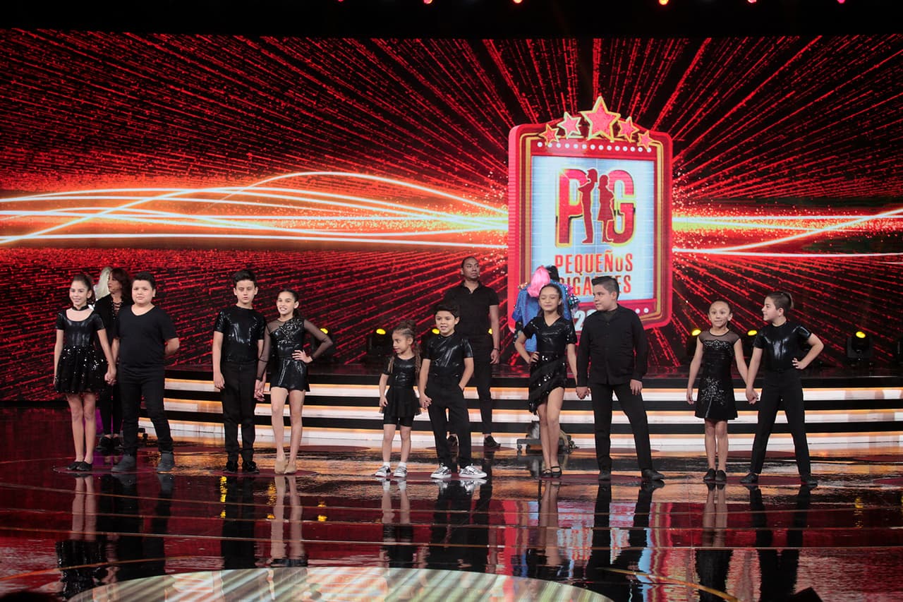Para darle un giro al show, la producción de Pequeños Gigantes organizó un reto en el que participaron las cinco parejas de baile de los escuadrones que hasta ese momento seguían en competencia: una prueba de improvisación de baile que puso eufóricos a los jueces.