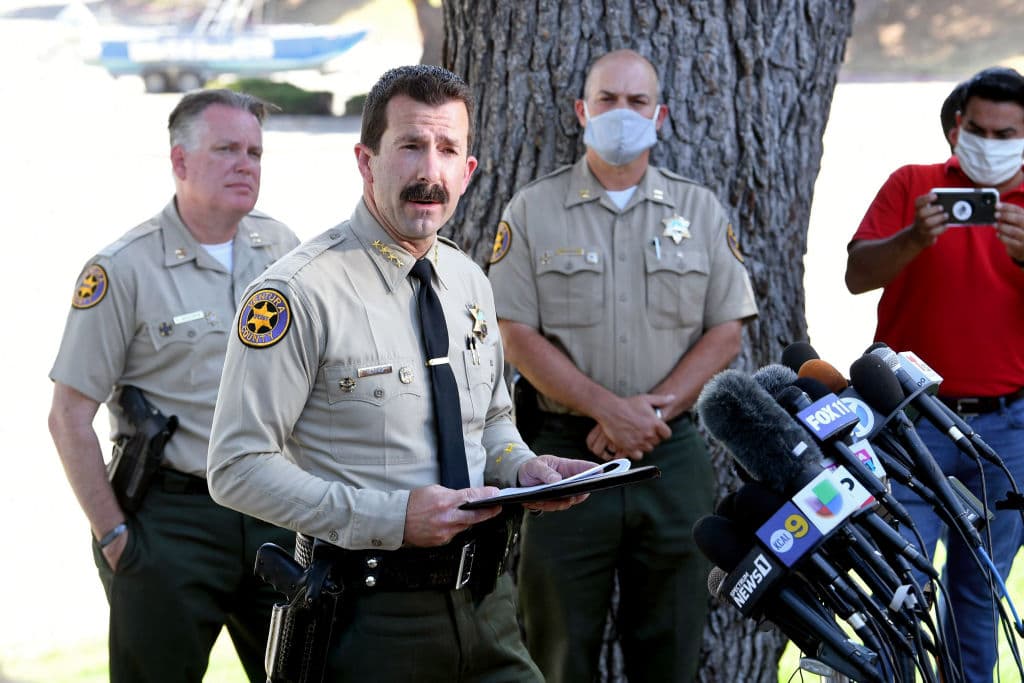 “No hay indicios de que esto fuera un asesinato y no hay indicios de que se trate de un suicidio. La hipótesis es que el bote comenzó a ir a la deriva, no estaba anclado y ella reunió suficiente energía para llevar a su hijo de regreso al bote, pero no suficiente para salvarse”, dijo ante los medios 
<b>Bill Ayub</b>.