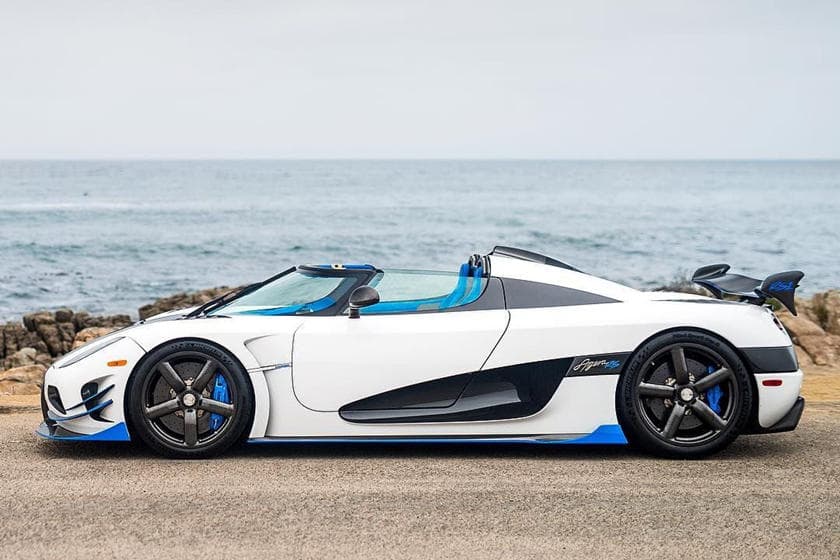 <b>Koenigsegg Agera RS</b>
<br>Precio: +US$2,550,000
<br>Velocidad Máxima: 277.87mph (444.6km/h)
<br>0 – 60 mph: 2.8 segundos
<br>Motor: V8, 5.0Lts. twin-turbo
<br>Potencia: 1,144hp @7,100rpm