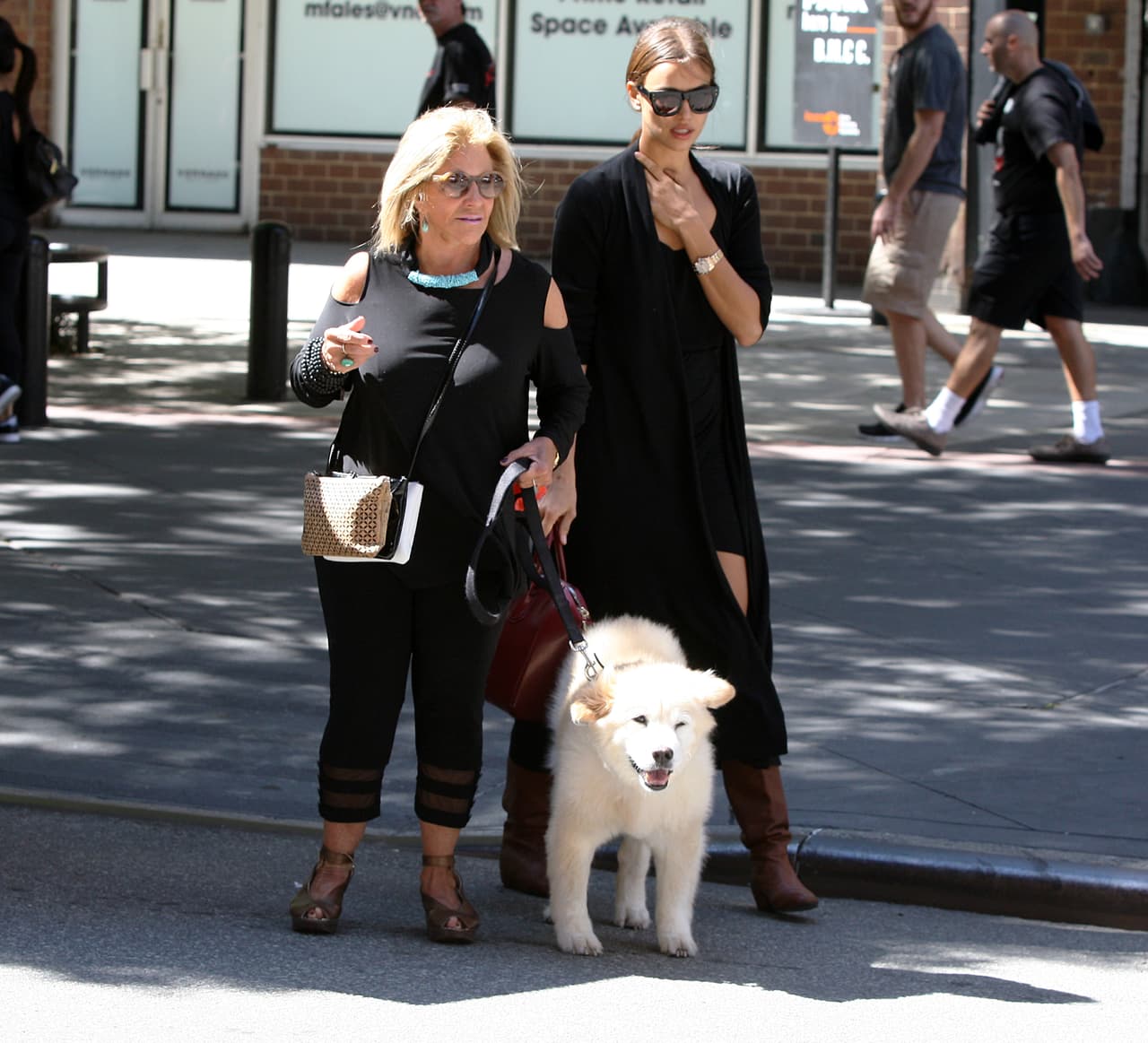 Seguramente Bradley debe estar feliz por la buena relación entre su mami y su novia.