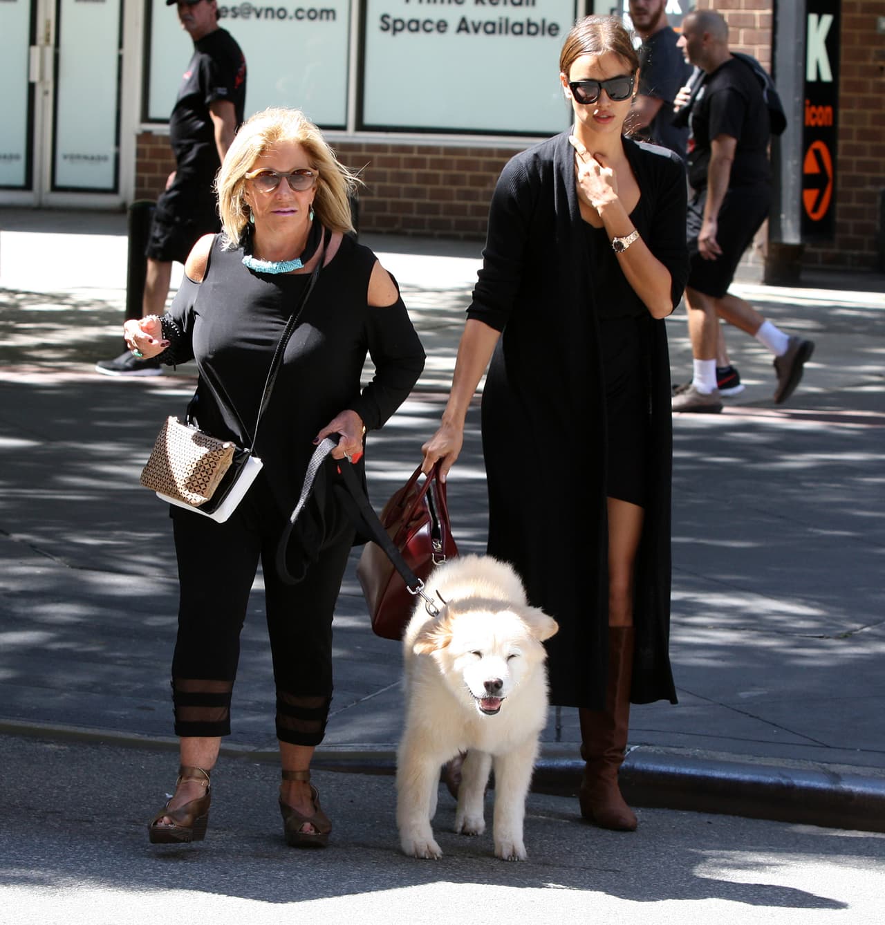 Las dos combinaron sus atuendos.