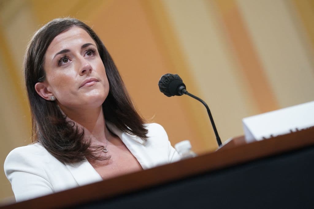 Cassidy Hutchinson, exasistente del jefe de gabinete Mark Meadows, en su audiencia ante el comité del asalto al Capitolio.