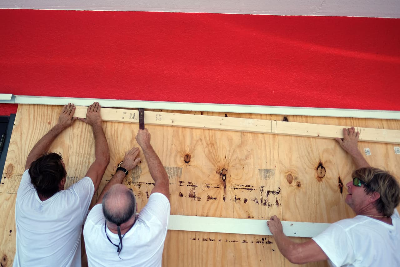 Comienza la venta de suministros libres de impuestos para la temporada de huracanes en Florida