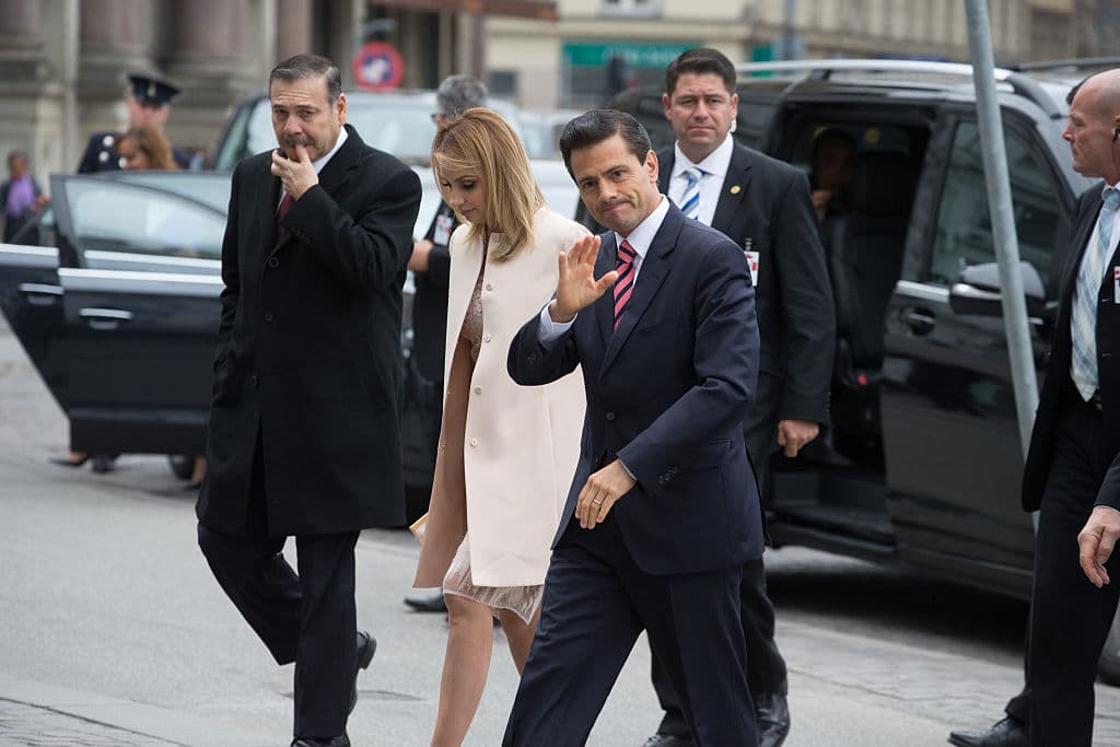 Entonces los reporteros quisieron conocer por la voz de Castro cómo encontró a 
<b>La Gaviota</b> después de que haya vuelto a la soltería, tras su separación de 
<b>Enrique Peña Nieto</b>.