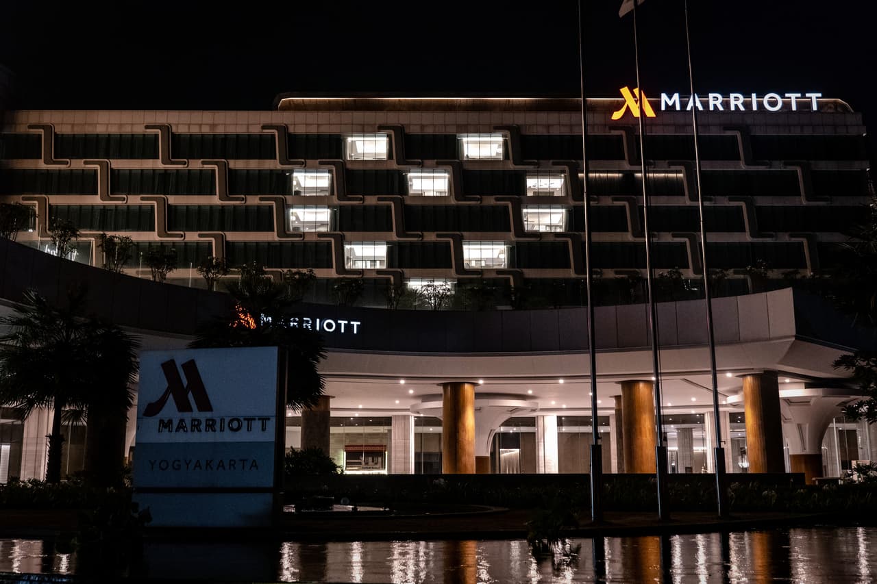 <b>Puesto 4. Marriott. Trabajadores suspendidos: más de 117,000.</b> El gigante hotelero anunció la suspensión de dos tercios de sus 178,00 empleados, quiene continuarán recibiendo beneficios de salud que tenían antes de las medidas.