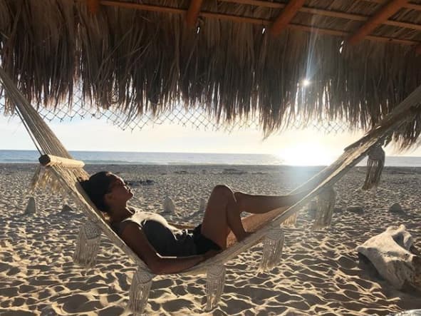 En cuanto terminó las grabaciones de la telenovela 'Las malcriadas', donde trabajó junto a Rebecca Jones y Ernesto Laguardia, preparó las maletas y se fue de vacaciones con Manu.