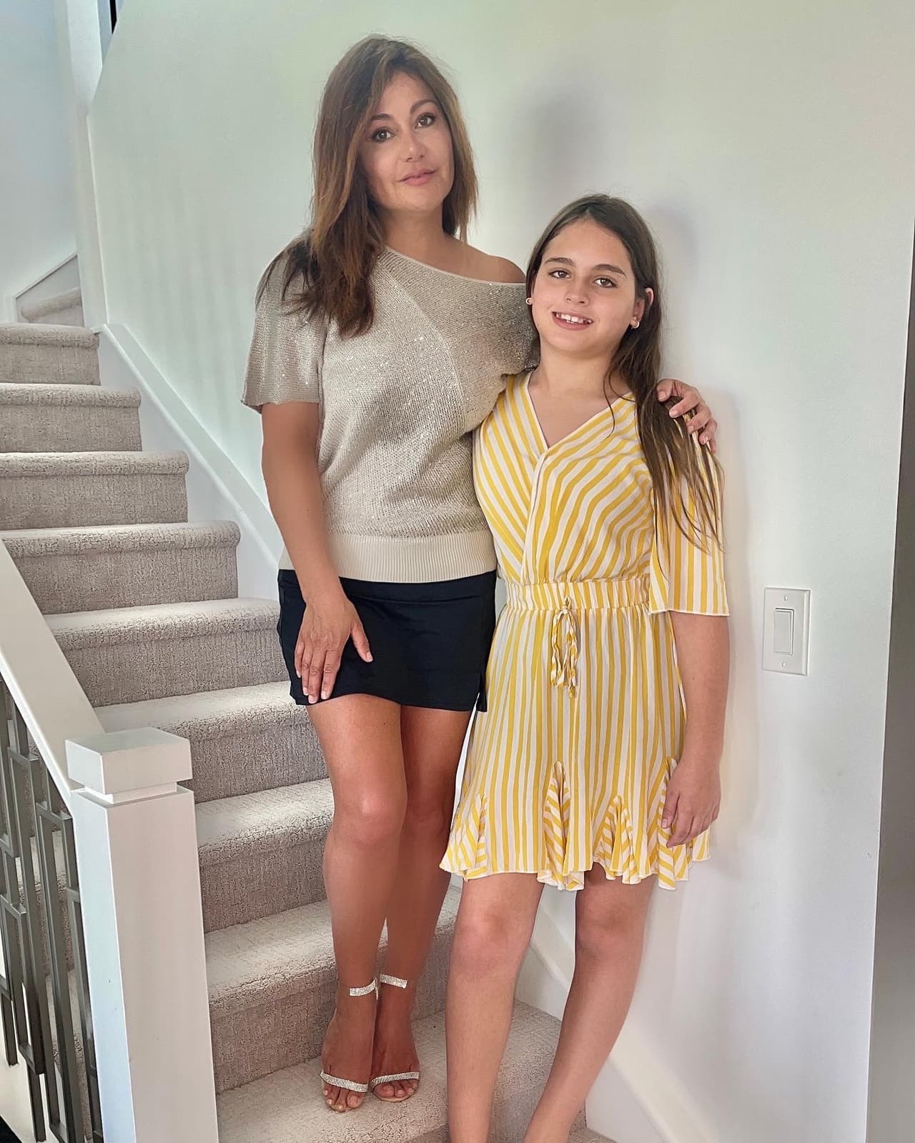 <b>Mariela Salgado</b>: "Mis metas para 2023 son poder seguir sirviendo a mi comunidad. Tener la misma fuerza y sinceridad para seguir enpoderando a mi gente querida y trabajadora".
<br>"En lo personal : tener salud para mi hija y fuerza para poder superar un difícil divorcio desde el 2020 que me rompió el alma y que ha hecho sufrir a mi niña. Seguir depositando mi fe en Dios que lleva mis cargas".