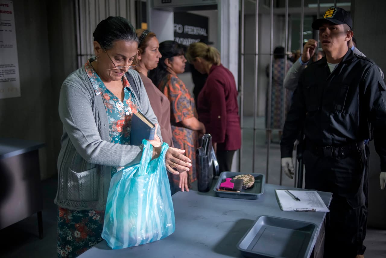 Su madre trató de visitarlo, pero sus esfuerzos fueron en vano.