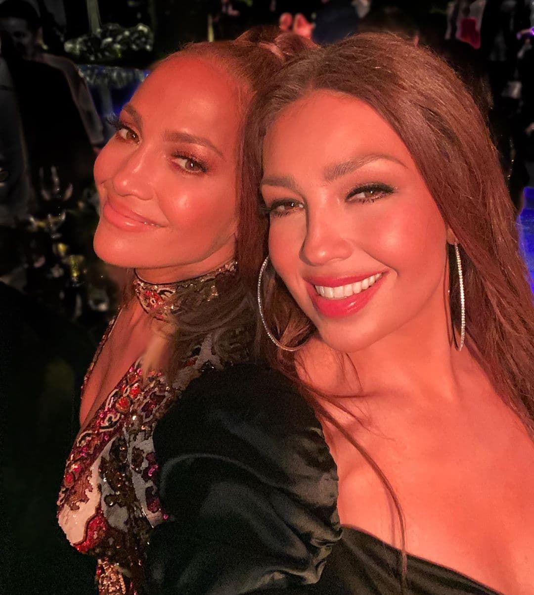 Thalía compartió varias imágenes de la exclusiva reunión realizada en Miami, sede del evento deportivo de la NFL.