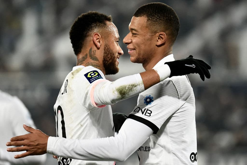 Mbappé y Neymar son los reyes de la noche, el francés anotó un gol y le dio dos asitencias a Ney en la victoria 2-3 sobre el Bordeaux.