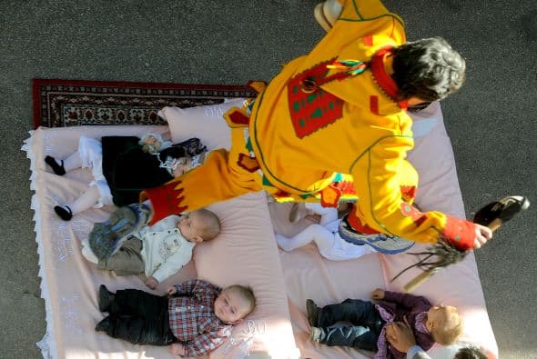 También conocido como el Salto del Colacho simboliza la lucha contra el pecado original con el que nacen los pequeños.