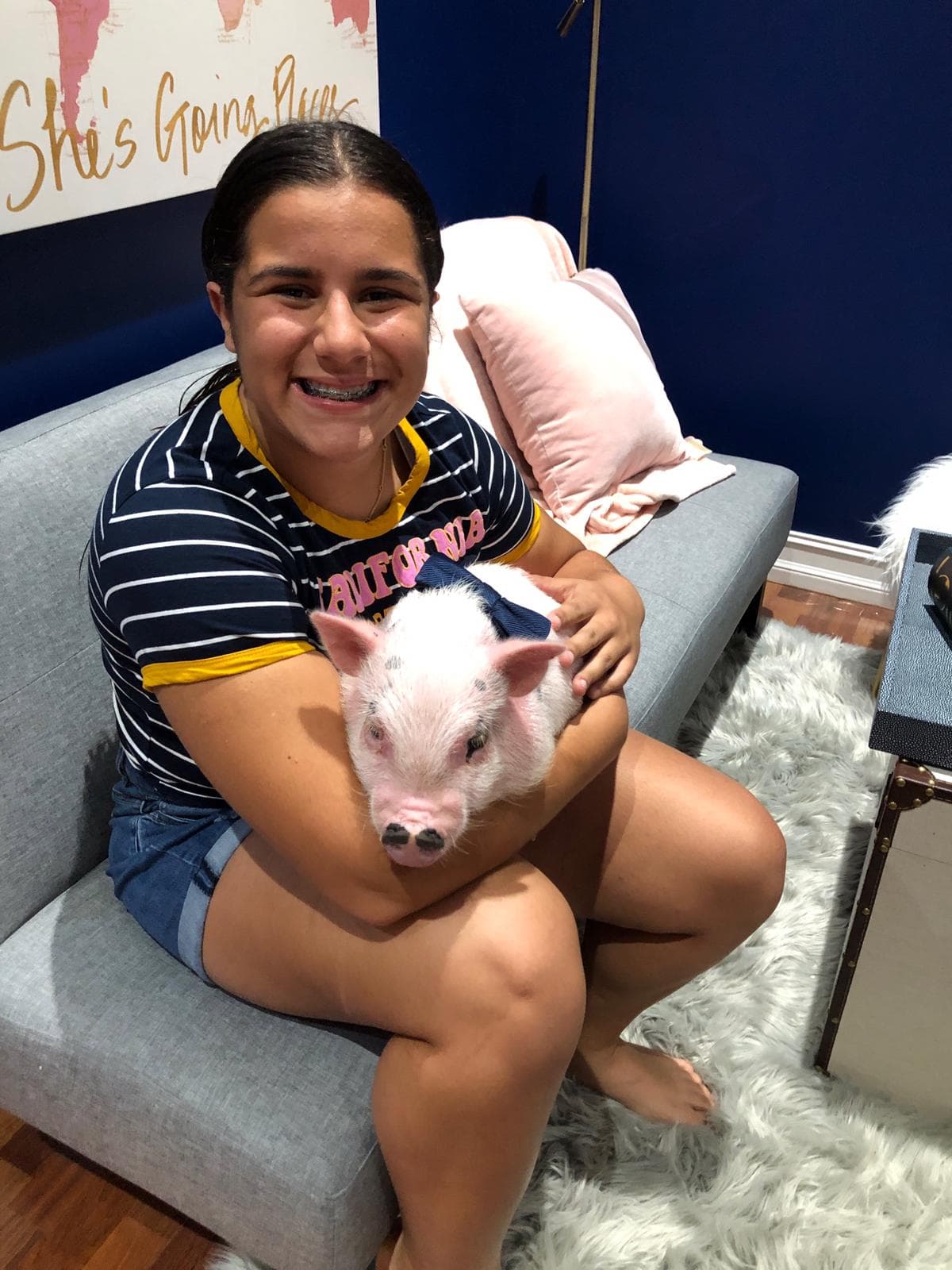 La sonrisa de esta niña al reencontrarse con su mascota contagió a todos en la familia, quienes celebraron el regreso de Hamilton.