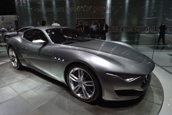 EL Maserati Alfieri podría competir de manera directa con el Jaguar F-Type coupé si llega a producción.