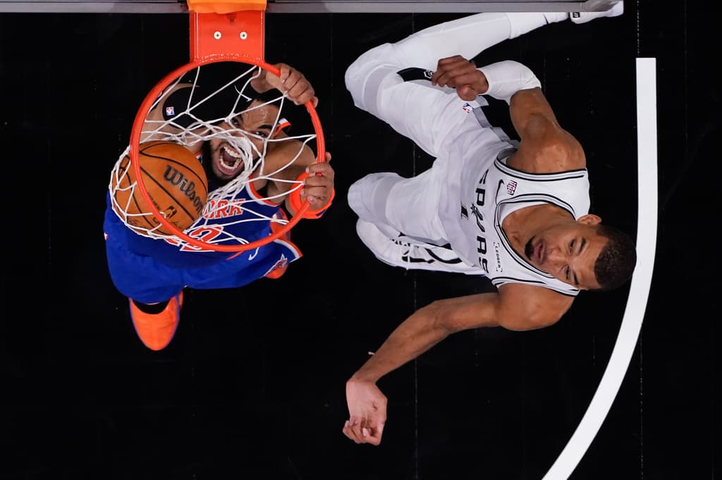 Jalen Brunson asumió la responsabilidad ofensiva de Nueva York en momentos de máxima presión y apareció cuando los Knicks más necesitaban estabilidad en el marcador.