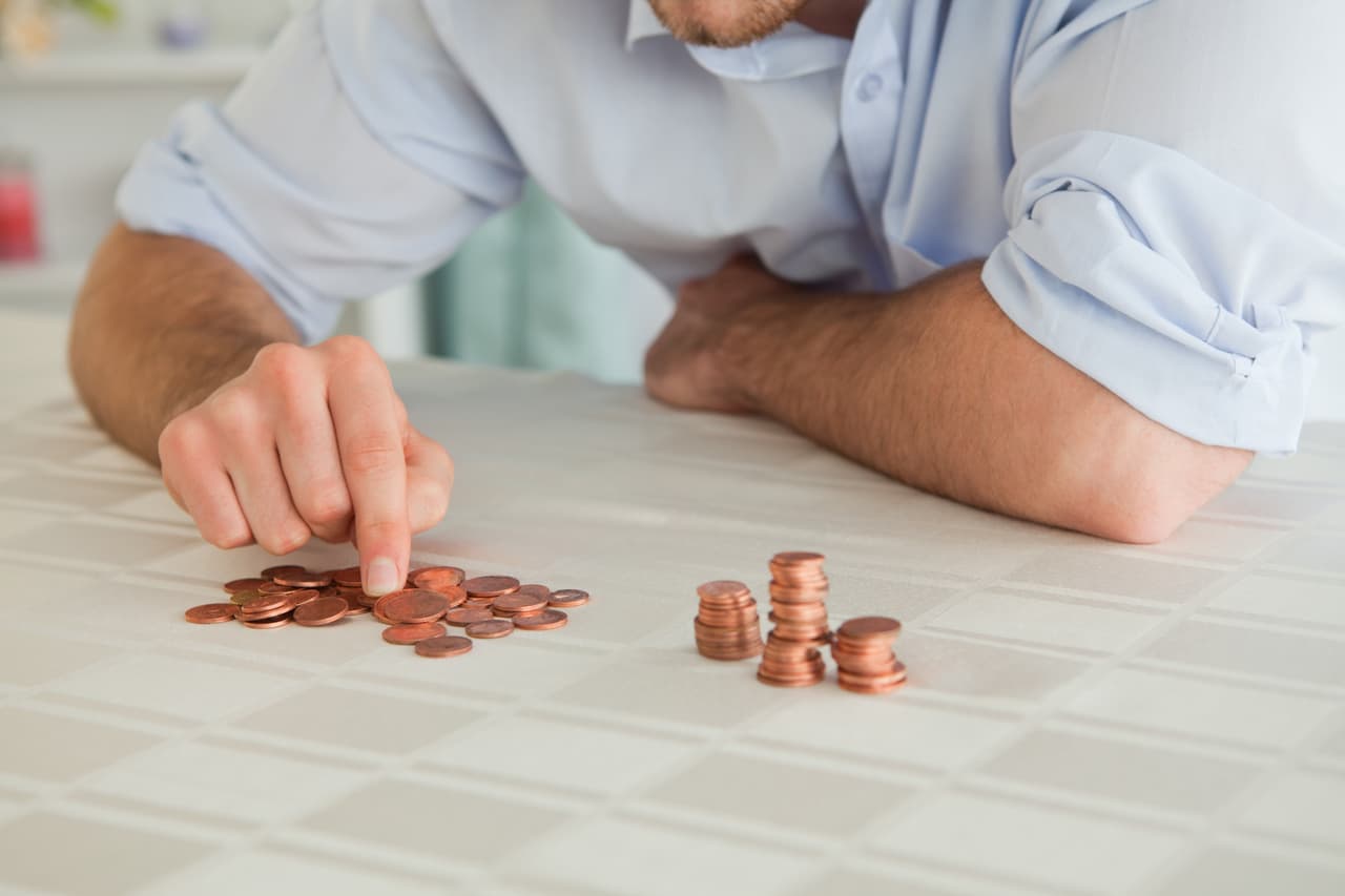 Puedes estar algo preocupado por el dinero ya que aún no te llega lo esperado. No te impacientes pues en estos días todo tiende a demorarse y complicarse más de la cuenta, pero llegará a tus manos y podrás invertirlo como has planeado.