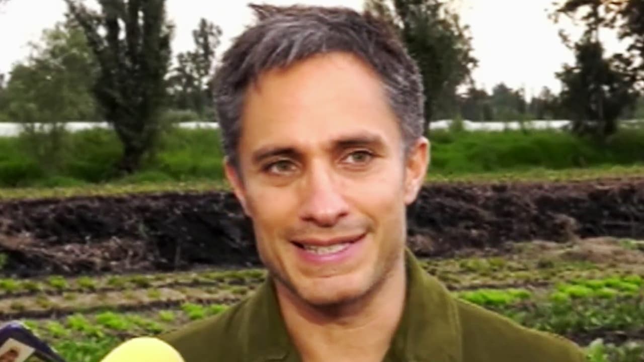 Con su mamá de testigo, Gael García presentó a amigos como Diego Luna su película 'Chicuarotes'