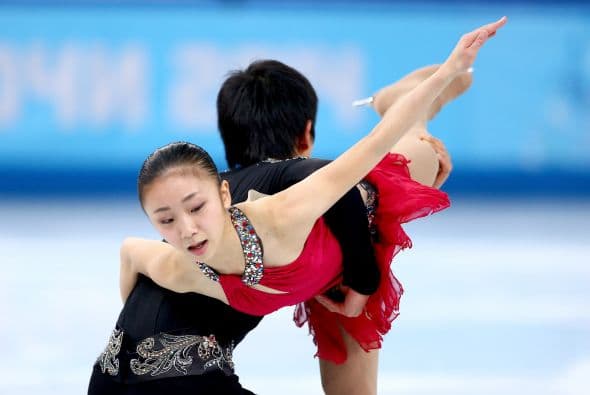 Los japoneses Narumi Takahashi y Ryuichi Kihara en el Iceberg Skating Palace