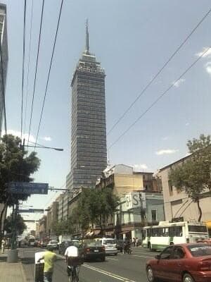 El hashtag #MientoComoEizaGonzalez se convirtió en Trending Topic por varios días. El usuario @iquepoca compartió esta foto y escribió: “Amiguitos, los saludo desde NY en el Empire State… #MientoComoEizaGonzalez”.