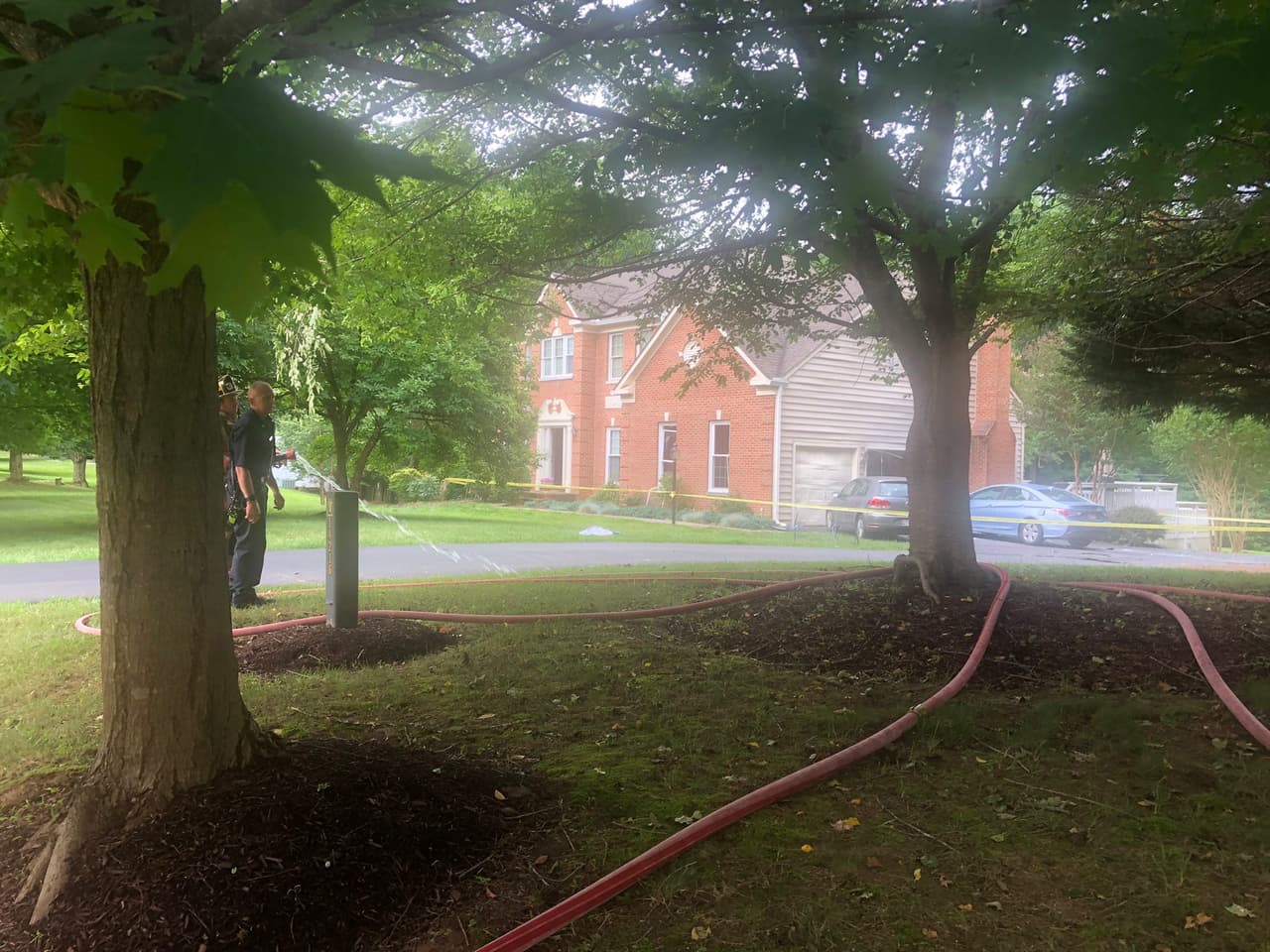 Varias casas de la misma avenida han sido evacuadas como medida de precaución, mientras se realizan las investigaciones.