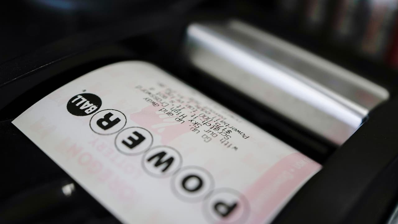 Premio de $256,000,000 de Powerball es vendido en supermercado de Queens