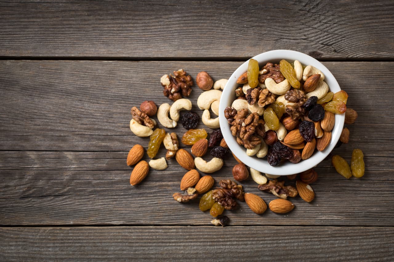Las nueces pertenecen a la familia de árboles secos y de acuerdo a numerosos estudios, estos son una fuente increíble de antioxidantes que benefician a tu cuerpo; sin embargo las nueces poseen antioxidantes poco comunes y muy nutritivos.