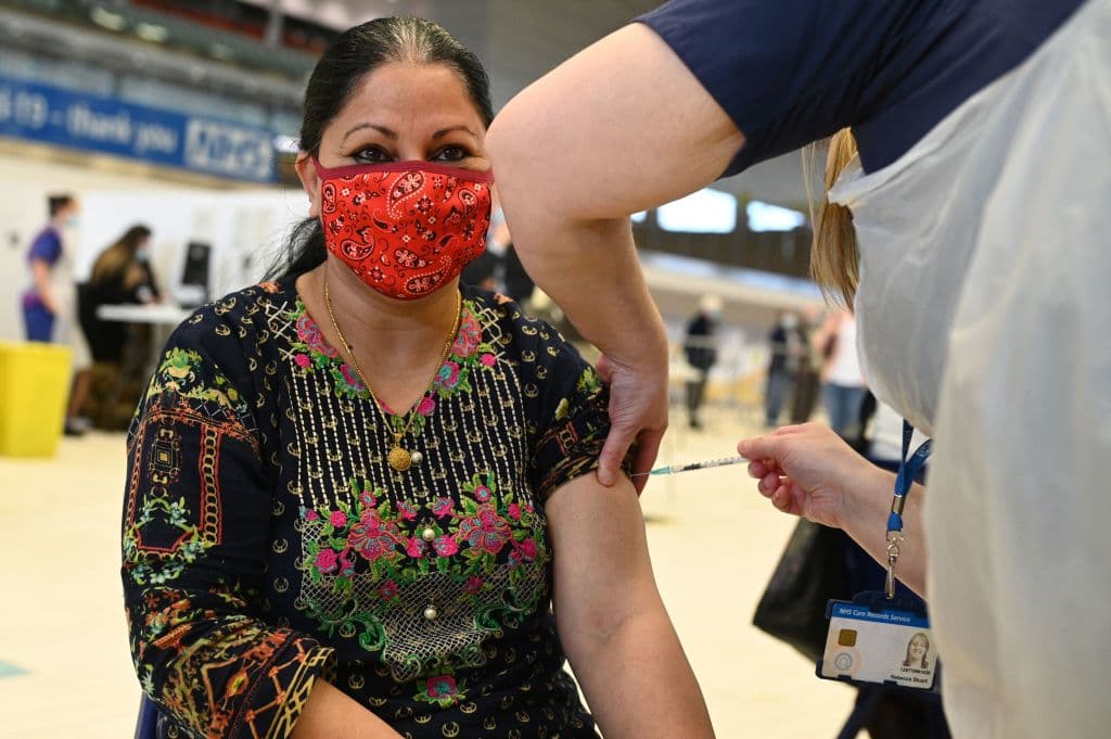 Californianos de 50 años pueden ser vacunados contra el coronavirus a partir del 1 de abril