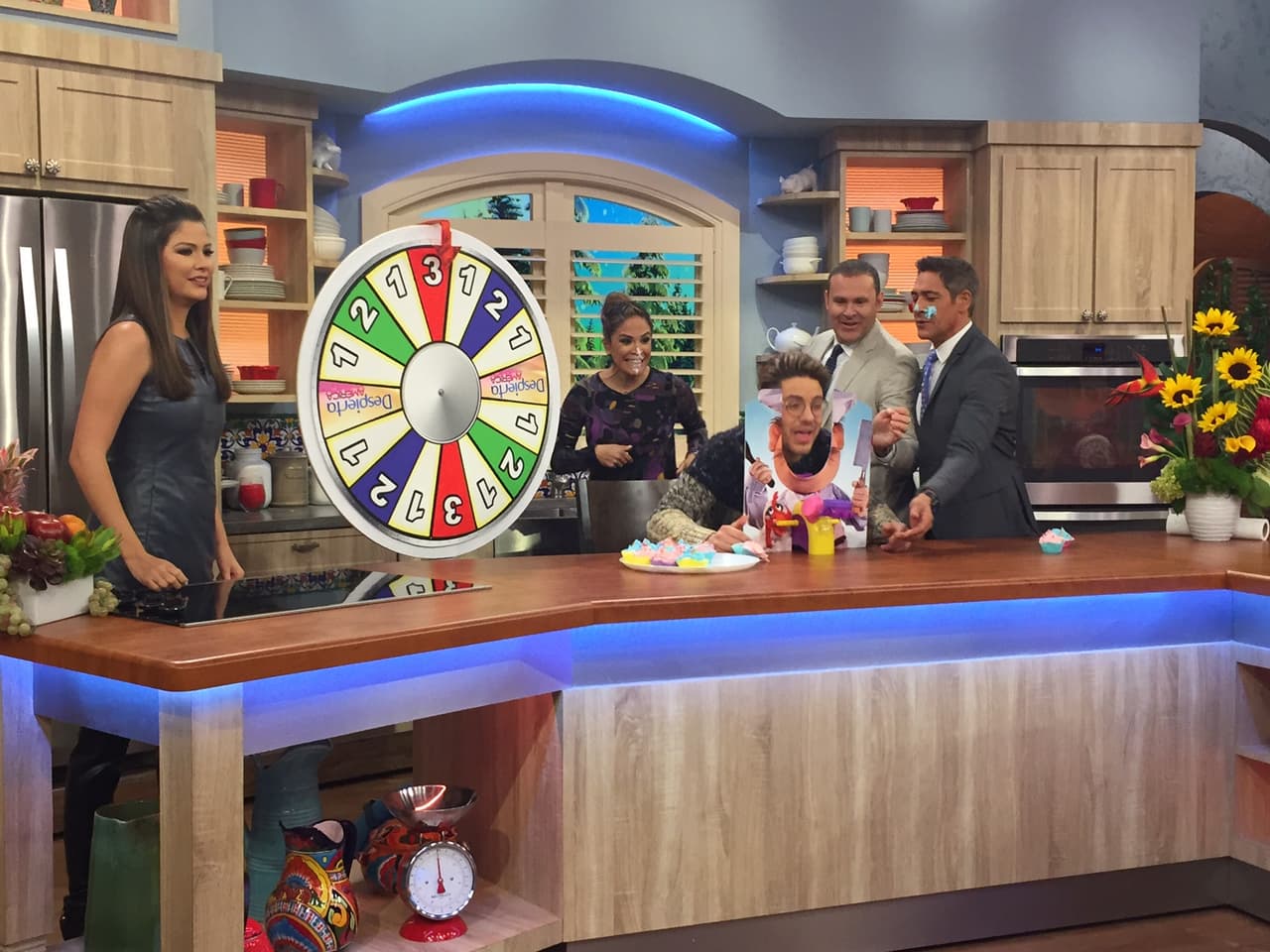 Willy con todo y gafas, listo para probar su suerte.