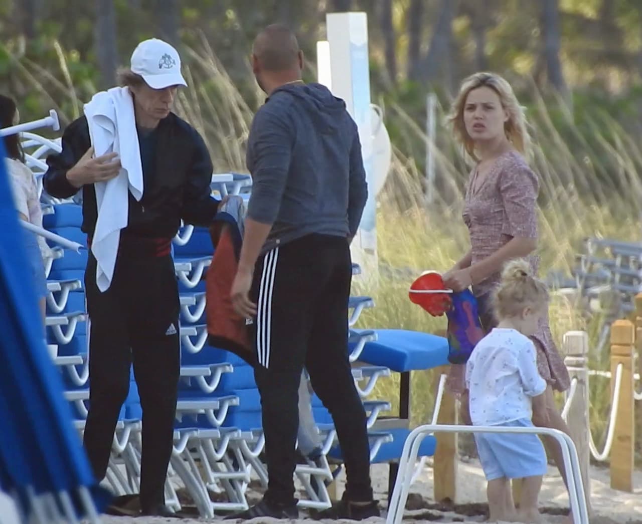 Mick Jagger se disculpó con todos aquellos que compraron entradas y se dijo "devastado" al no poder cumplir con sus presentaciones en Estados Unidos y Canadá.