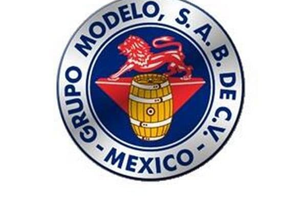 6.- Modelo tiene un valor de 2,023 millones de dólares. (Imagen tomada de Twitter)