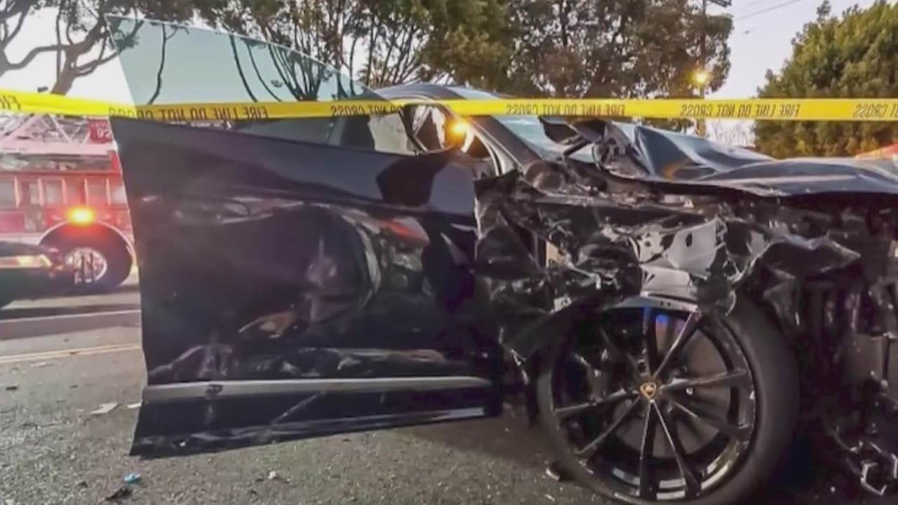 <b><a href="https://www.univision.com/local/los-angeles-kmex/hispana-muere-choque-lamborghini-menor-de-edad">Monique</a></b> quedó atrapada dentro del vehículo y falleció poco después. "El conductor menor de edad del Lamborghini fue trasladado a un hospital local donde fue admitido para recibir atención médica", informaron las autoridades.