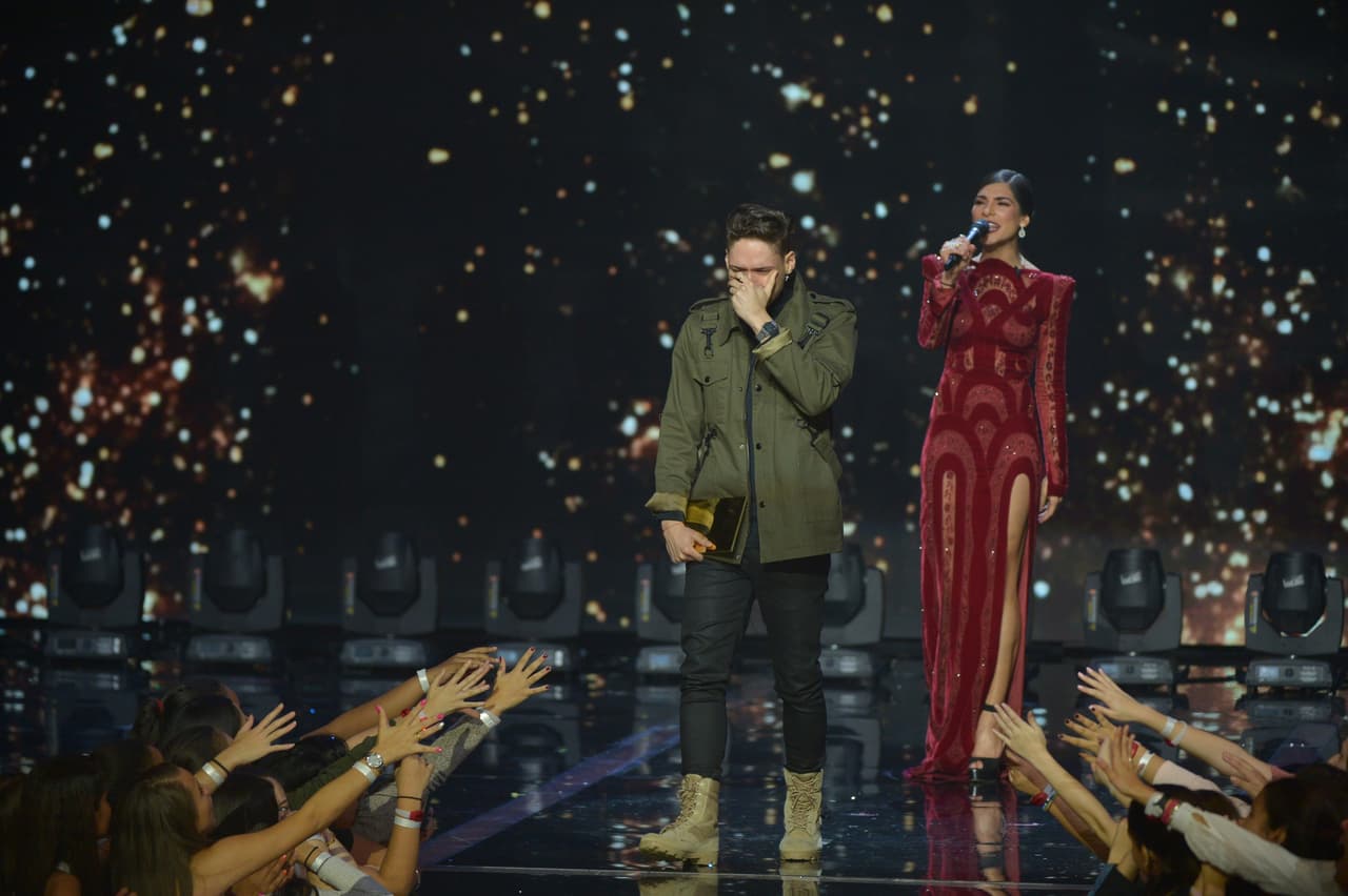 Con un mar de emociones, así camino entre el público.