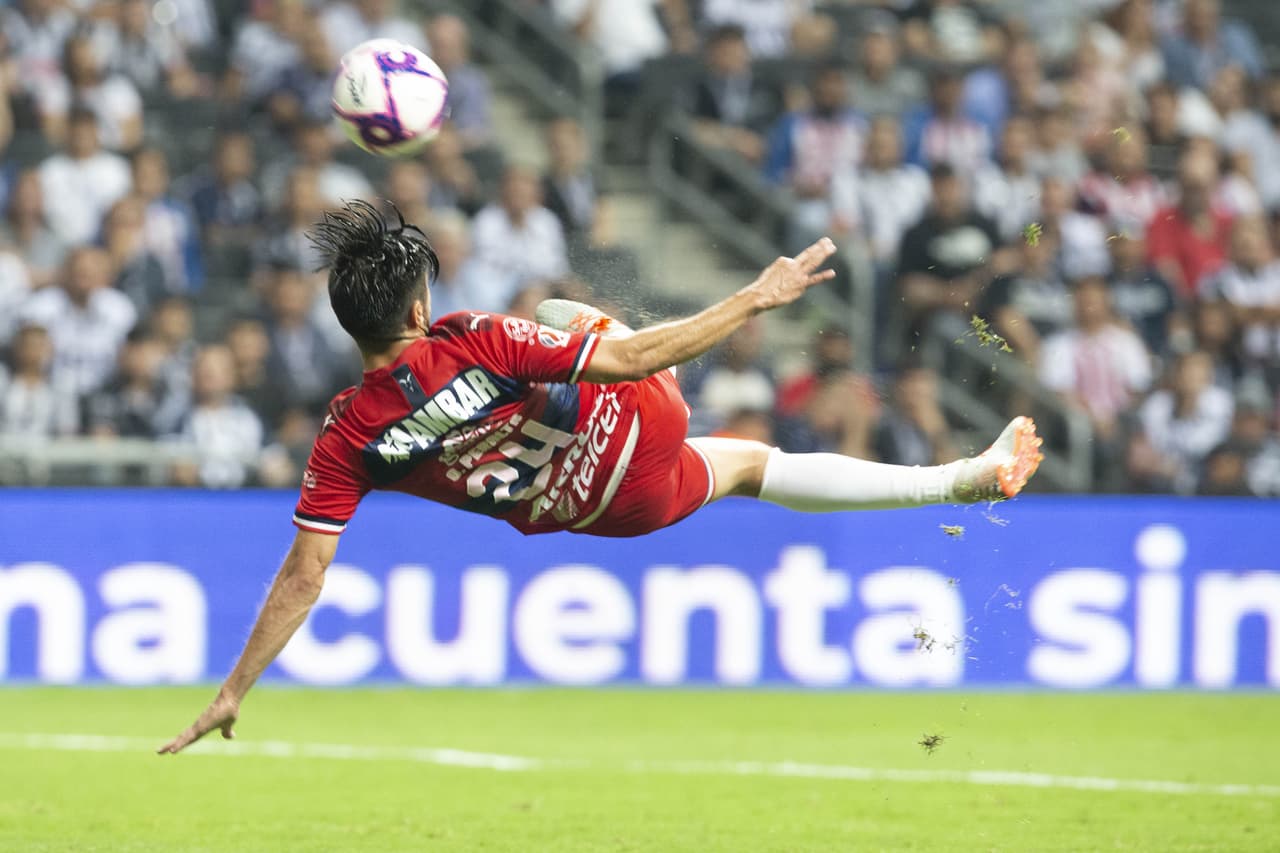 <b>1.- ORIBE PERALTA </b>
<br>- Equipos: Santos (59 goles), América (55 goles) y Chivas (1 gol)
<br>- Torneos: Bicentenario 2010 - Clausura 2020
<br>- Goles: 115