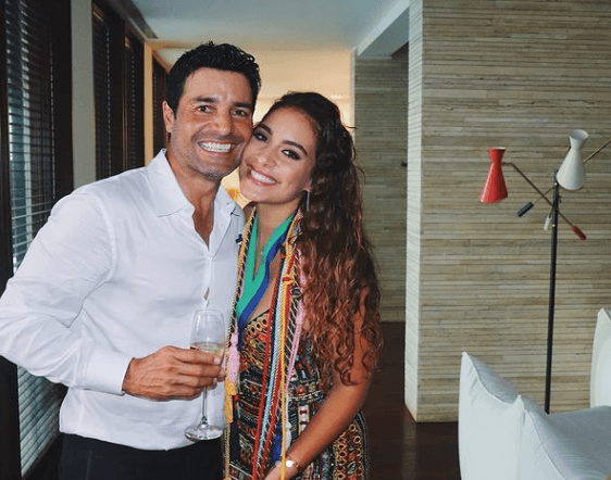 Isadora ha sorprendido a sus seguidores con el gran parecido que tiene con su papá e incluso al cantante le llaman “suegro”.